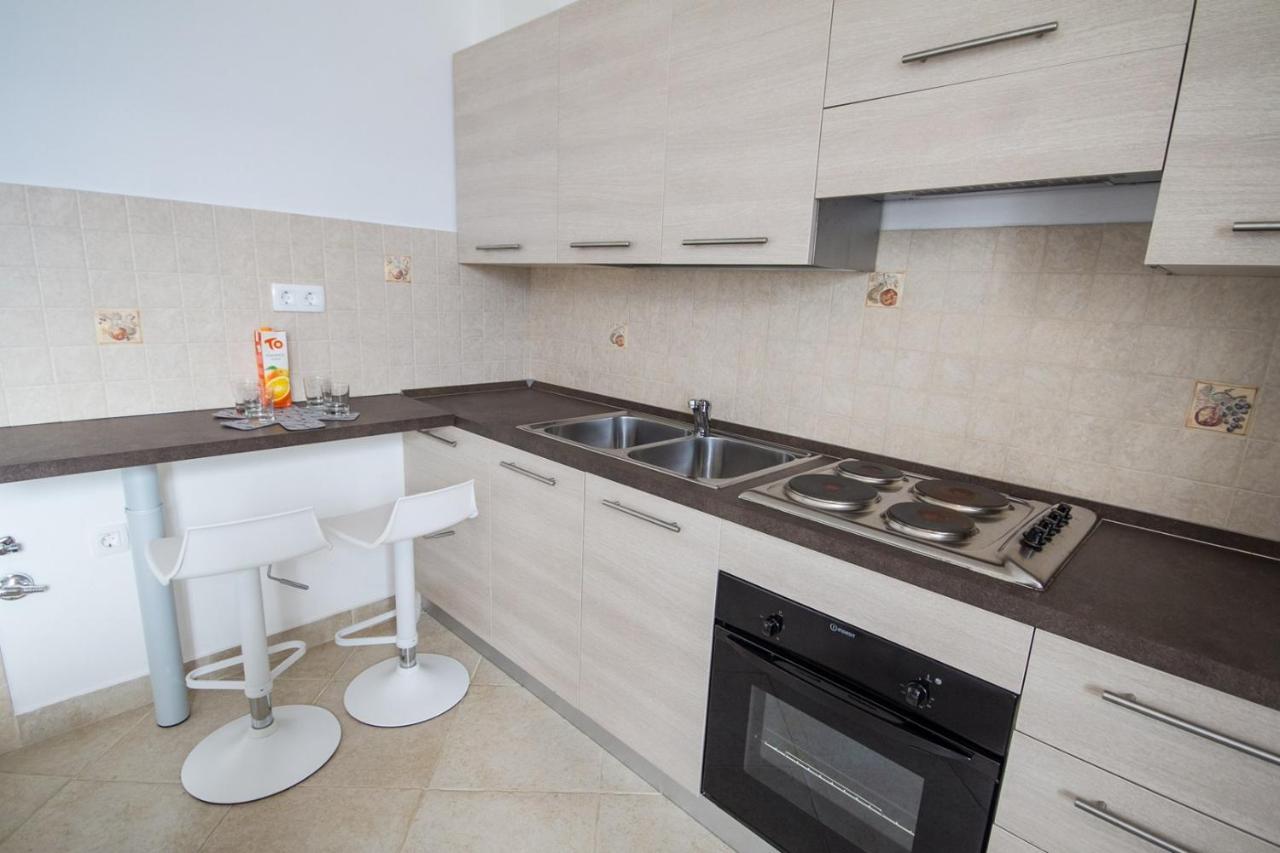 Apartments Umag Center, Seafront With Terrace In Umago Esterno foto