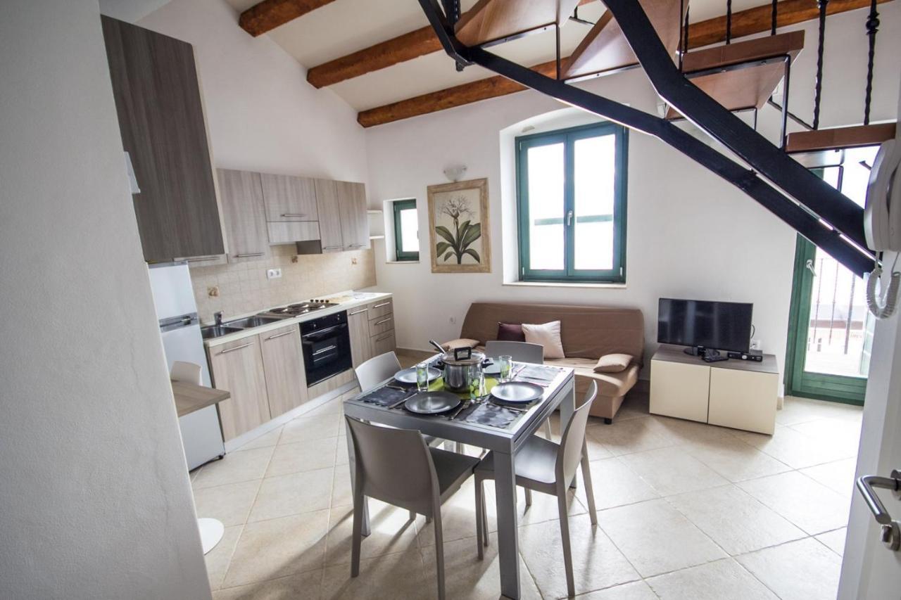 Apartments Umag Center, Seafront With Terrace In Umago Esterno foto