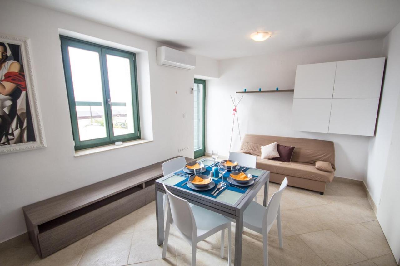 Apartments Umag Center, Seafront With Terrace In Umago Esterno foto