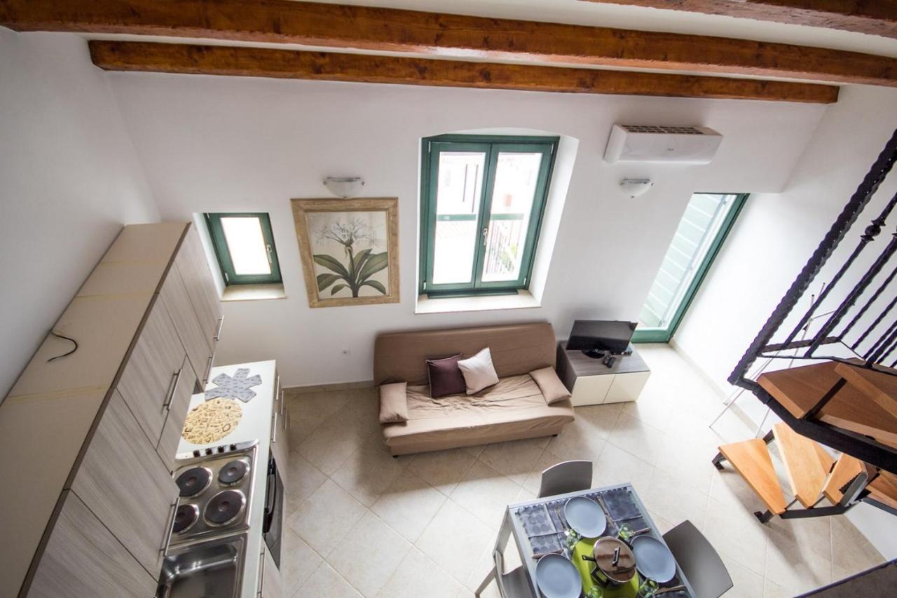 Apartments Umag Center, Seafront With Terrace In Umago Esterno foto